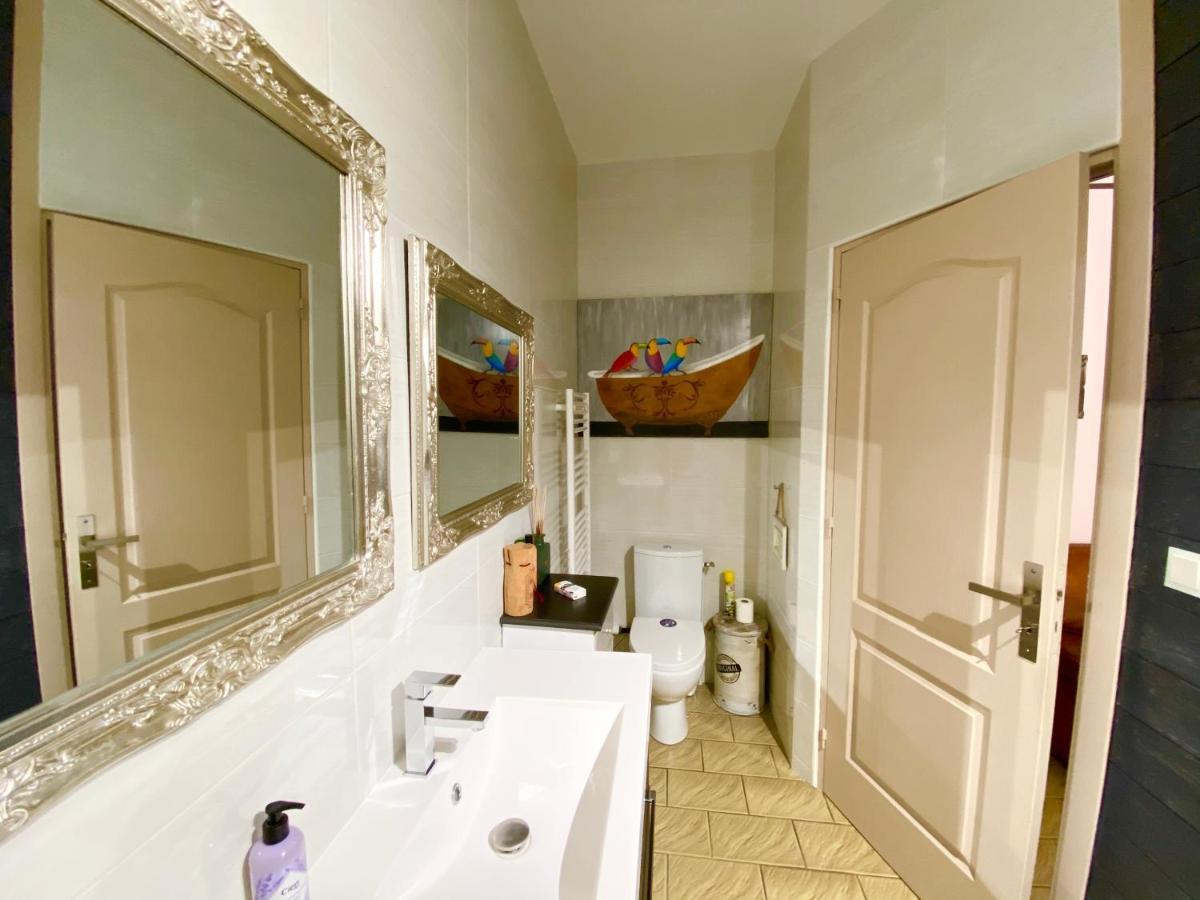 O Clair De Lune Au Coeur De Sarlat - Chambres Climatisees - Parking Prive - Piscine Chauffee - Spa Et Massages 외부 사진