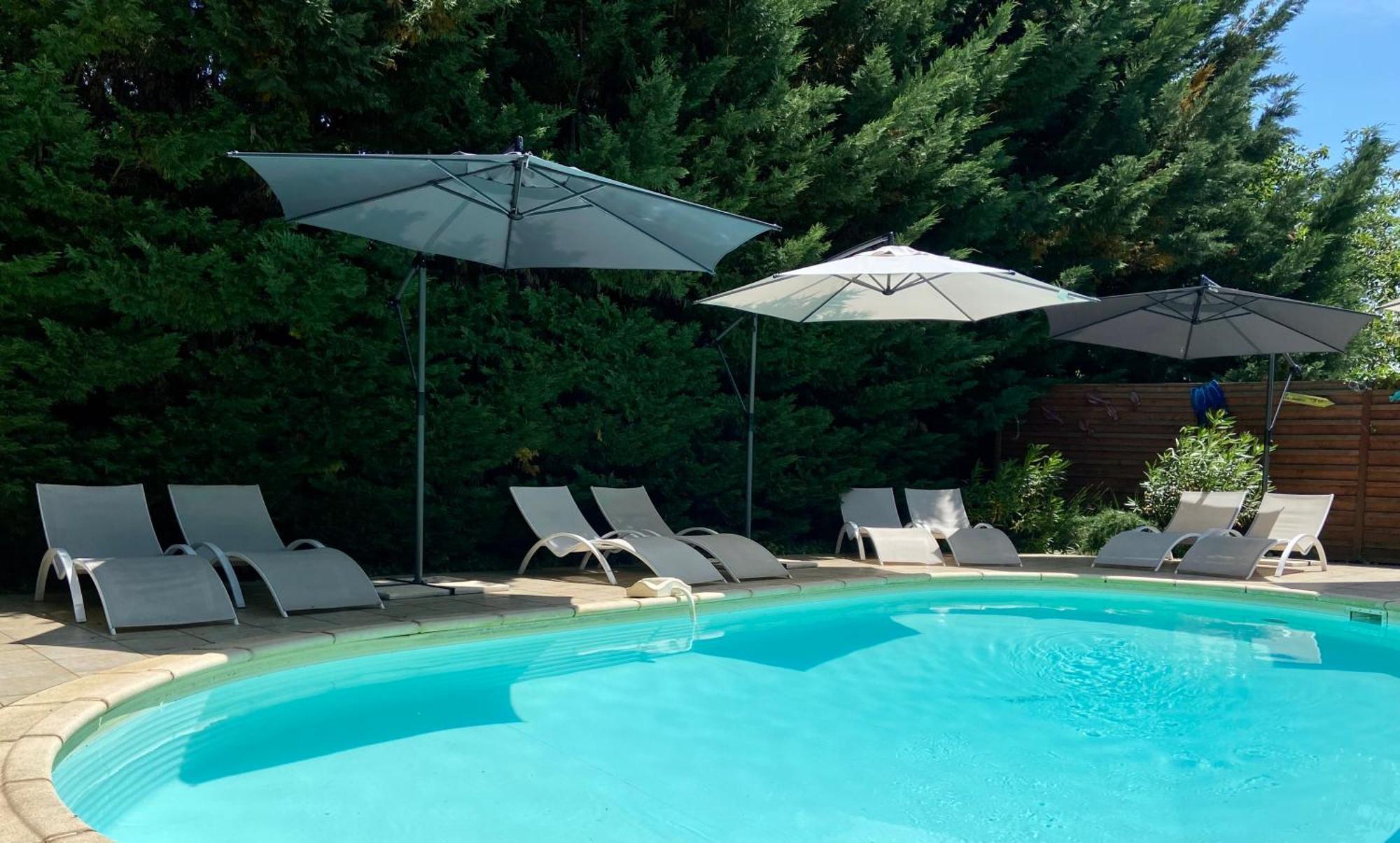 O Clair De Lune Au Coeur De Sarlat - Chambres Climatisees - Parking Prive - Piscine Chauffee - Spa Et Massages 외부 사진