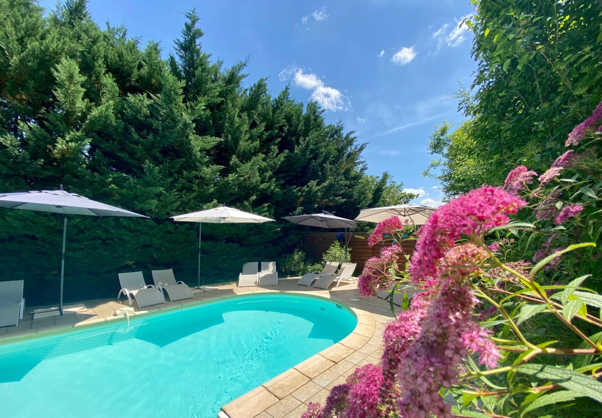 O Clair De Lune Au Coeur De Sarlat - Chambres Climatisees - Parking Prive - Piscine Chauffee - Spa Et Massages 외부 사진