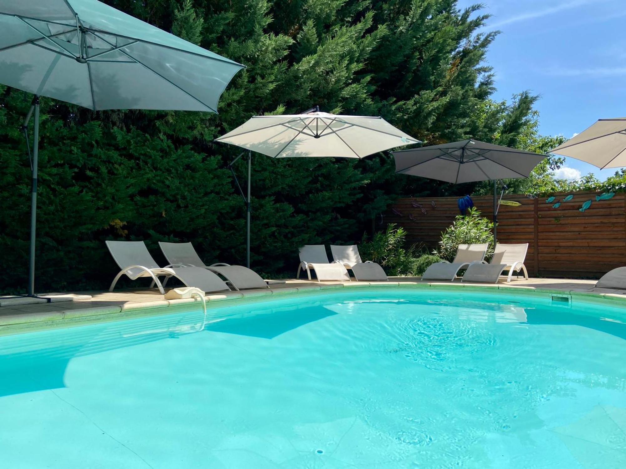 O Clair De Lune Au Coeur De Sarlat - Chambres Climatisees - Parking Prive - Piscine Chauffee - Spa Et Massages 외부 사진