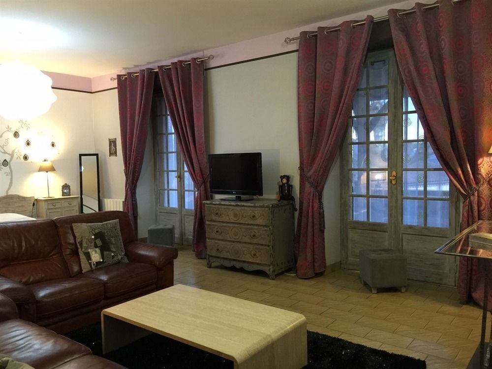 O Clair De Lune Au Coeur De Sarlat - Chambres Climatisees - Parking Prive - Piscine Chauffee - Spa Et Massages 외부 사진