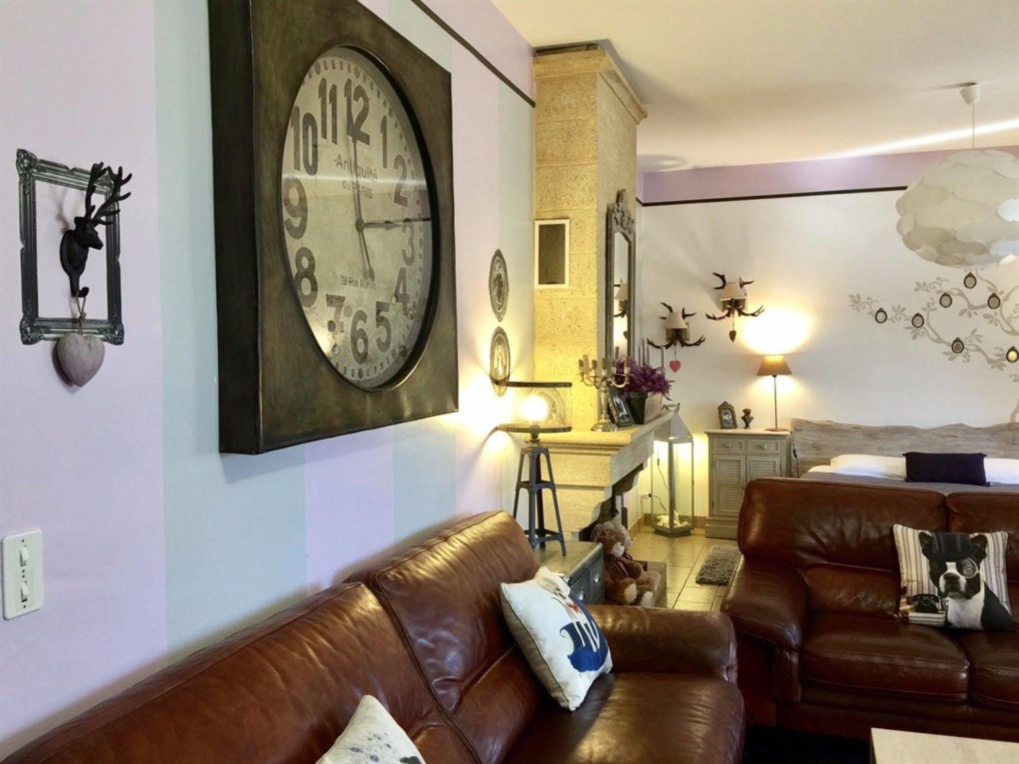 O Clair De Lune Au Coeur De Sarlat - Chambres Climatisees - Parking Prive - Piscine Chauffee - Spa Et Massages 외부 사진