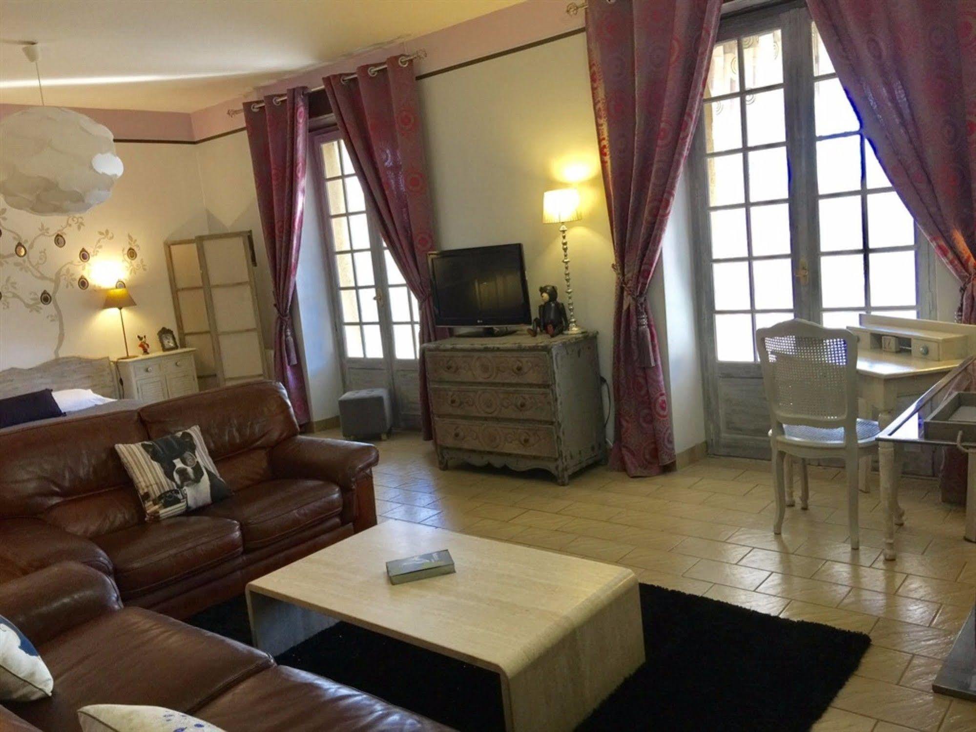 O Clair De Lune Au Coeur De Sarlat - Chambres Climatisees - Parking Prive - Piscine Chauffee - Spa Et Massages 외부 사진